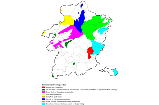 Kaart van Limburg met aanduiding van de stroomgebieden met permanent onttrekkingsverbod